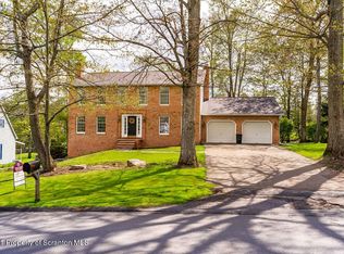 1118 Oakmont Rd, Clarks Summit, PA 18411