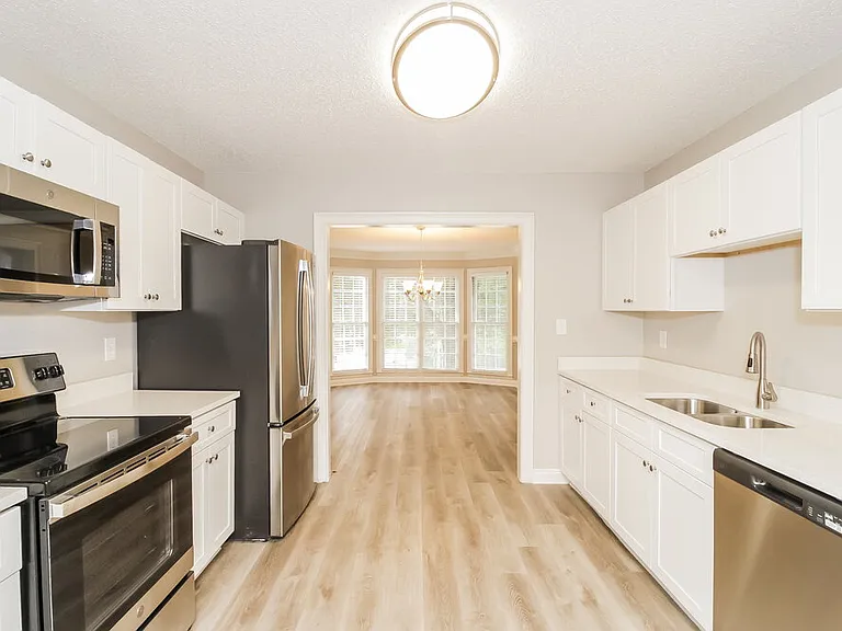 51 Abbey Ln — Photo 8