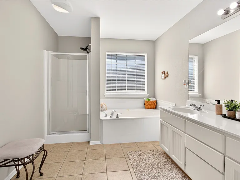 1004 S 75th St — Photo 25