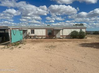 54175 N Whitegate Rd, Seligman, AZ 86337