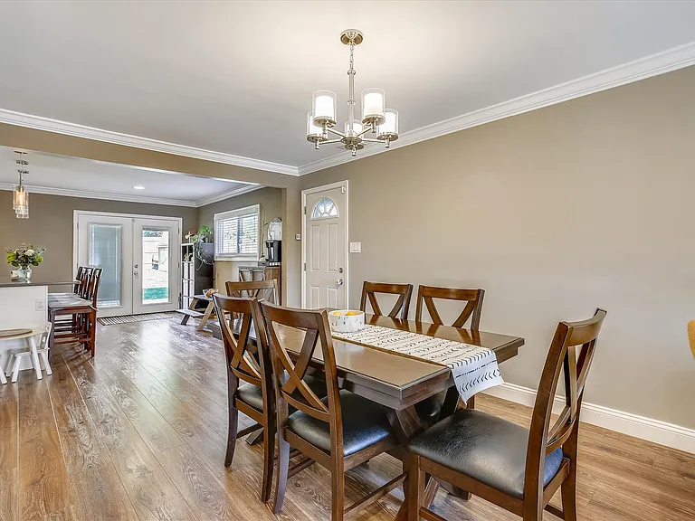 13810 Parkland Dr — Photo 14