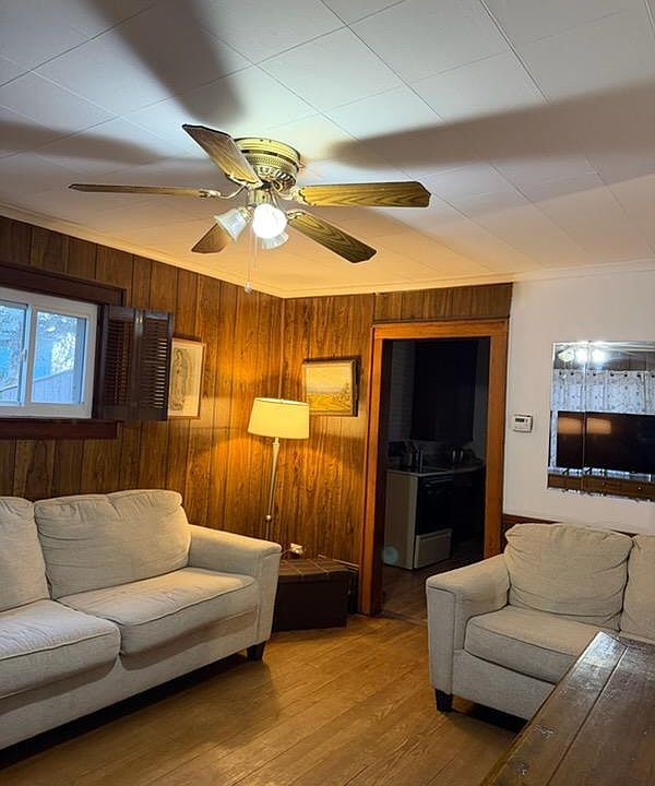 435 Riverbank St, photo 4
