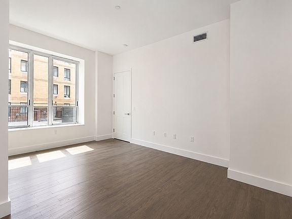4th image of 416 W 52nd St #200