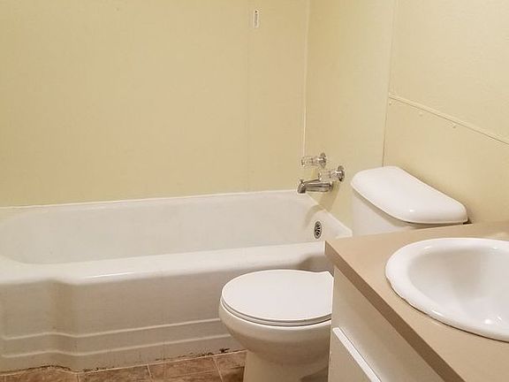 4th image of 4006 4th St