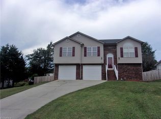 3915 Waldon Ct, High Point, NC 27265