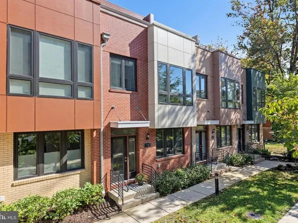 130 Cambria Walk, Alexandria, VA 22304