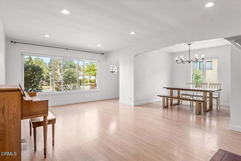 3 bed, 2.0 bath, 1423 sqft, $4,000 — Photo 1