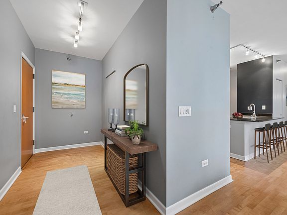 3rd image of 421 W Huron St APT 1309