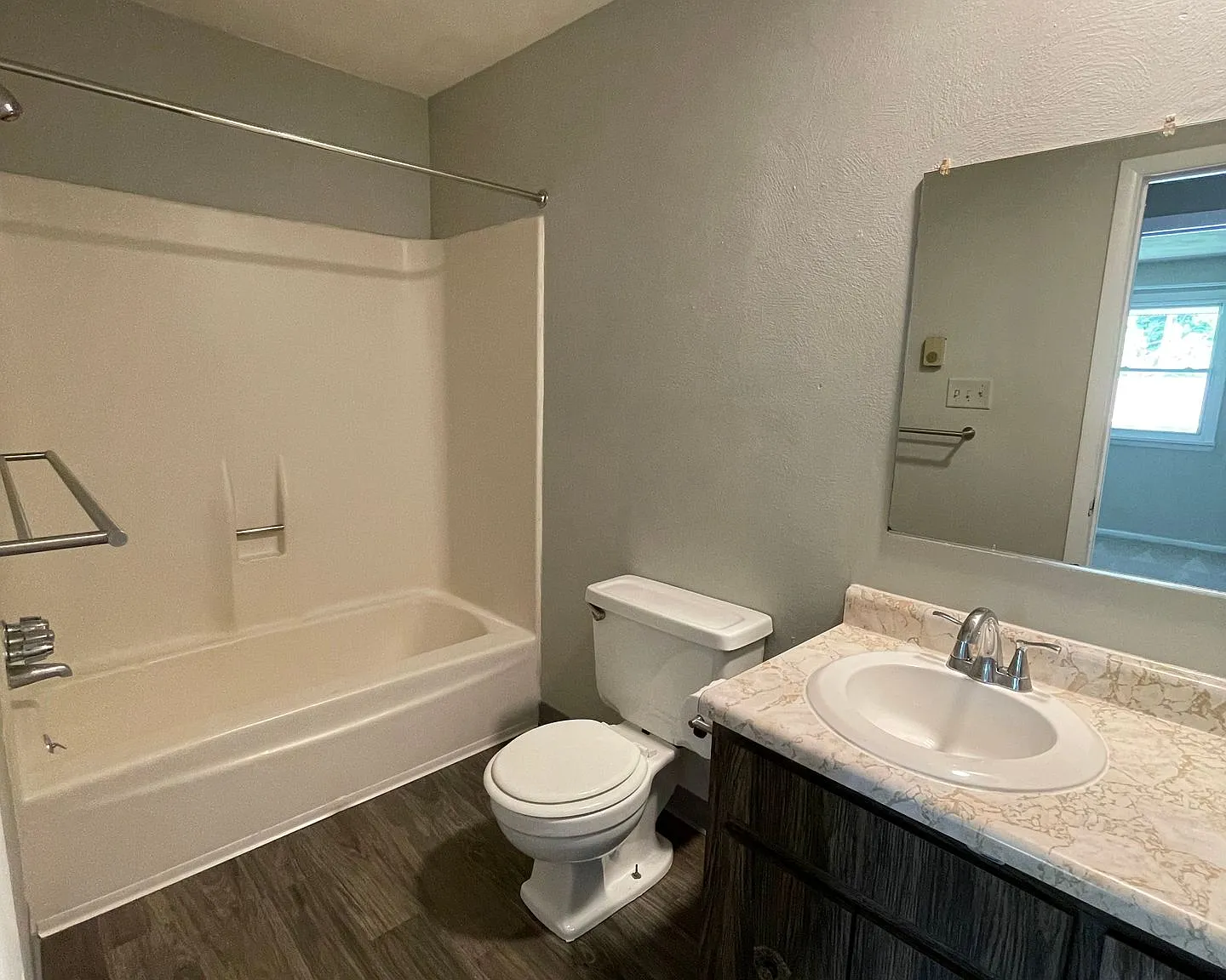 Slate Creek Apartments & Townhomes — Photo 4