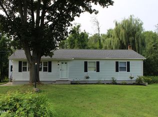 17 Merry Hill Ln, Waterford, NY 12188
