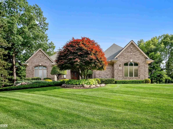 5742 Crystal Creek Ct, Washington, MI 48094