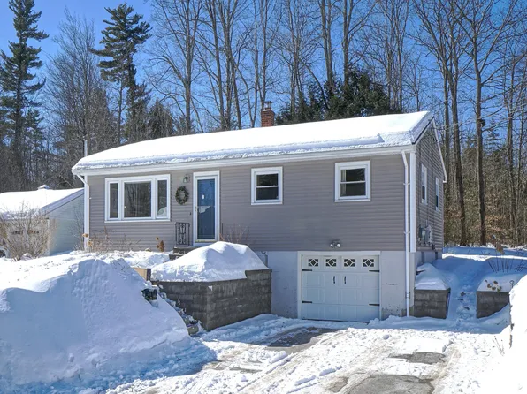 28 Lawn Avenue, Gorham, ME 04038