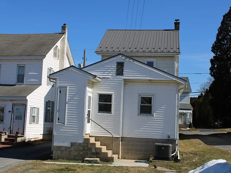115 Spring Grove Rd — Photo 2