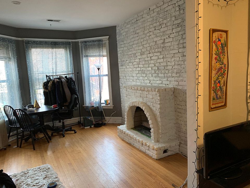 1st image of 3828 N Kenmore Ave #42evcm5tx