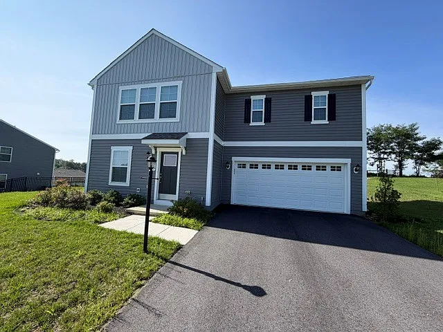 4 bed, 2.5 bath, $2,200 — Photo 1