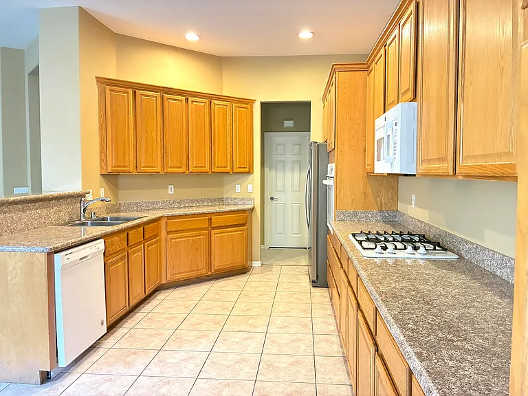 2275 Moresca Ave — Photo 16
