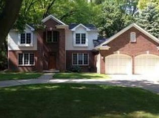 5560 Woodland Pass, Bloomfield Hills, MI 48301
