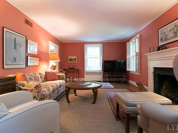 5th image of 222 S Princeton Cir
