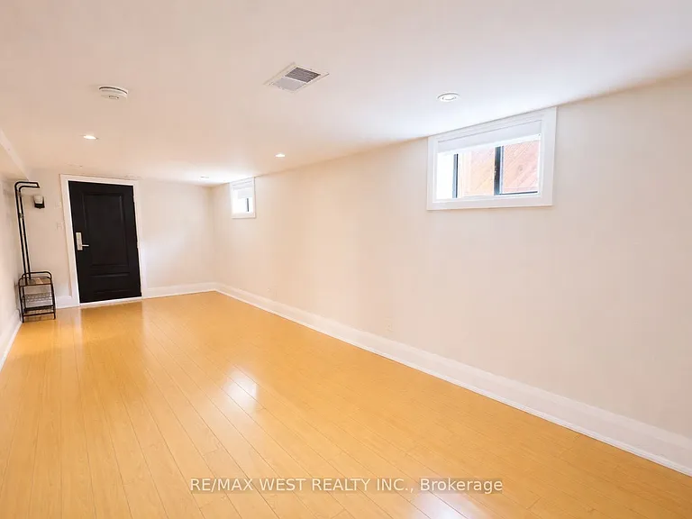 32 Harrow Dr #LOWER LEVEL — Photo 3