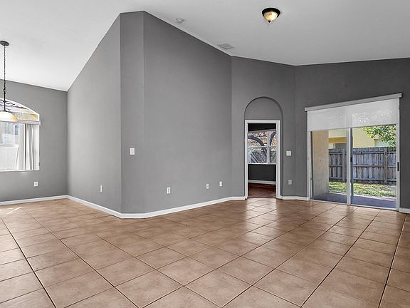 5th image of 2302 NE 37th Road