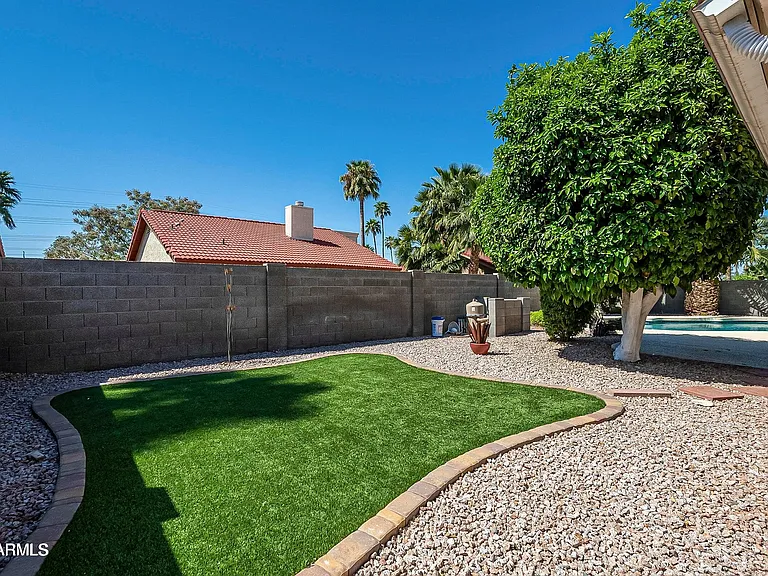 11055 E Clinton St — Photo 39