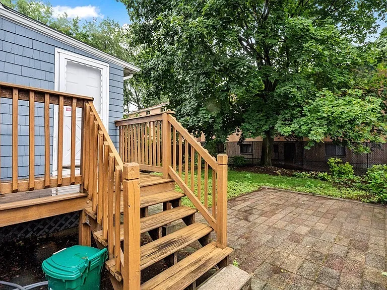 51 Fairlawn St #51 — Photo 22