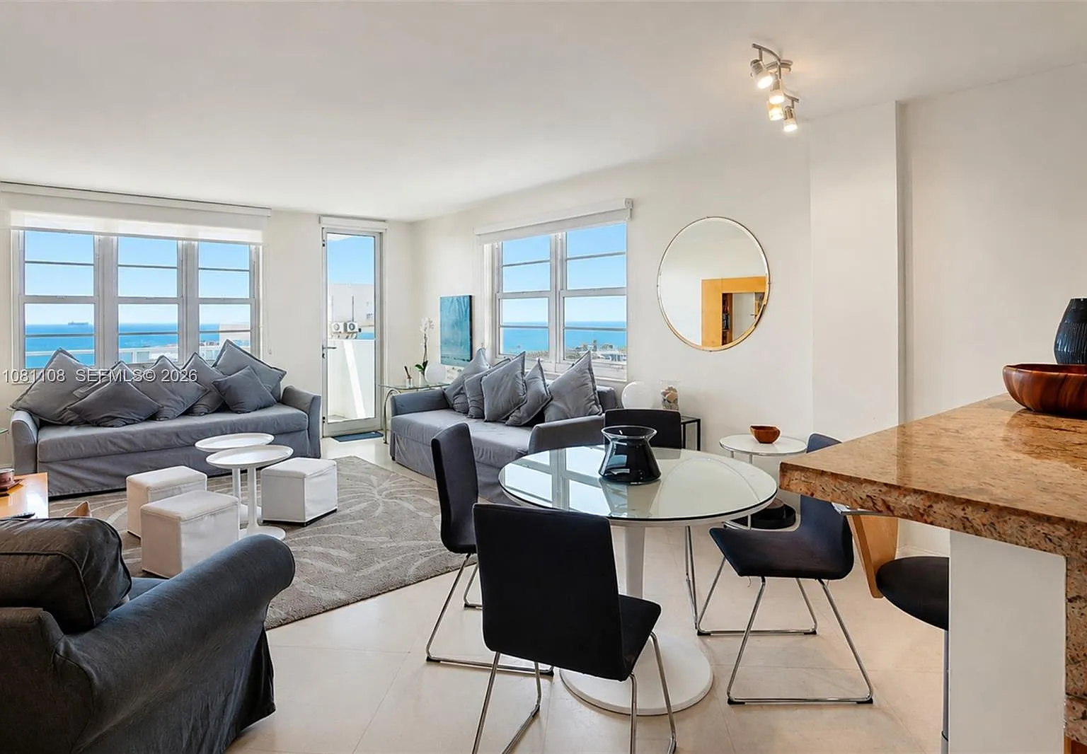The Decoplage Condo — Photo 2