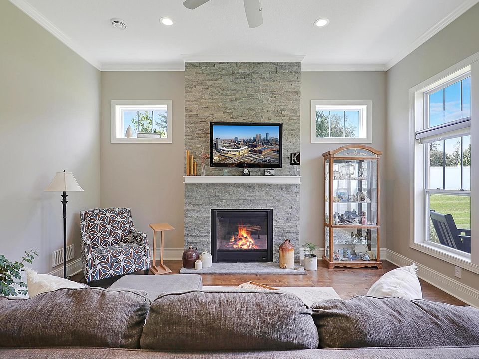 1st image of 19616 Claremont Cir #4004