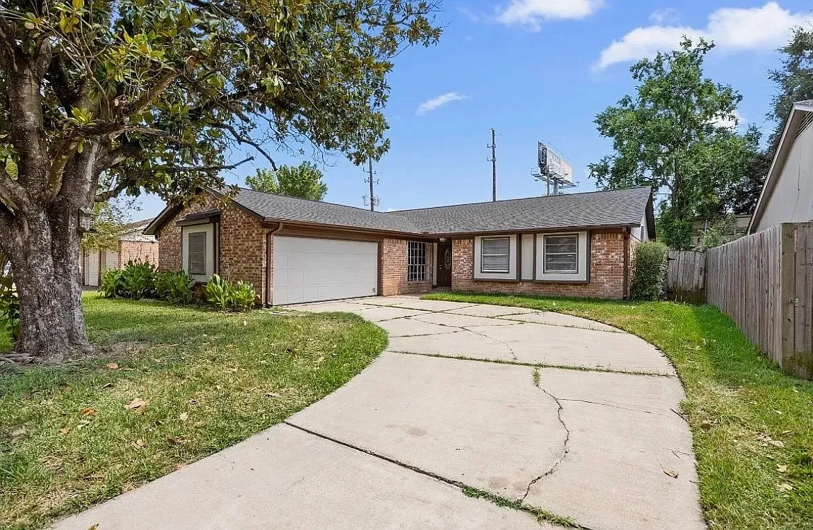 3 bed, 1814 sqft, $1,886 — Photo 1