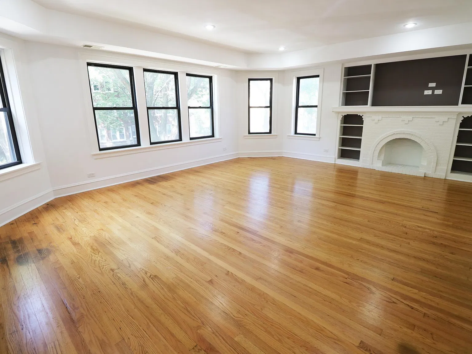 3 bed, 1800 sqft, $2,700 — Photo 2