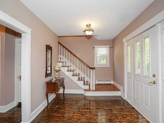 4th image of 8 Midwood Ave