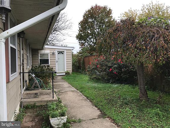 4th image of 713 Carson Ave
