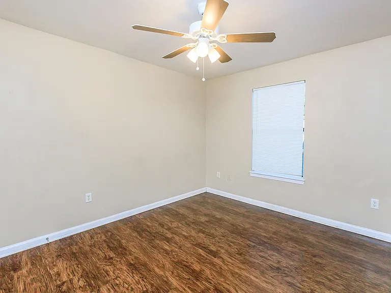 Spring Oaks Apartments — Photo 10
