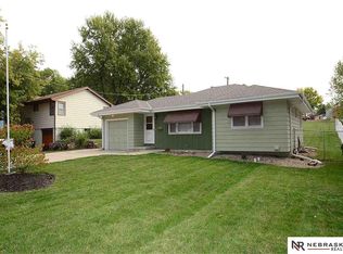 713 N Beadle St, Papillion, NE 68046