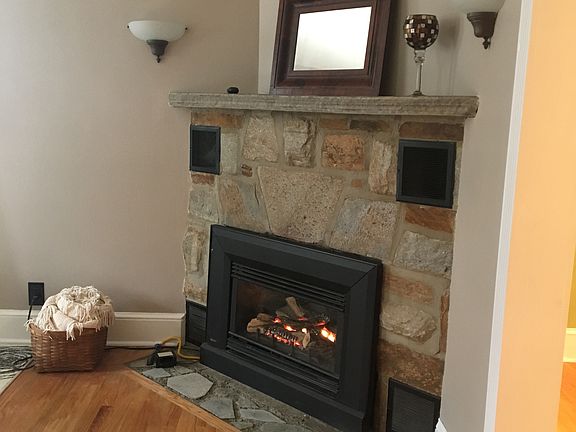 Gas fireplace!