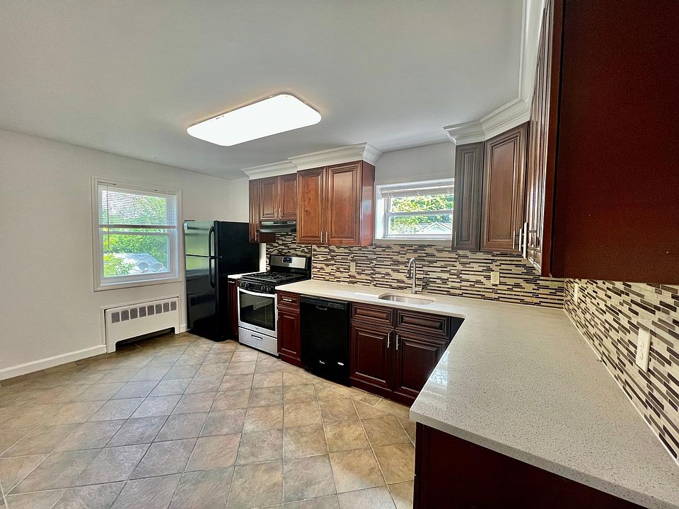 1st image of 22 Crescent Pl #W