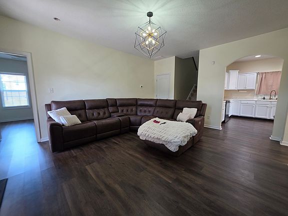 5th image of 702 Appling Ct