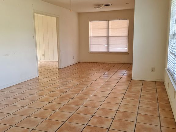 3rd image of 1214 E Bowie Ave
