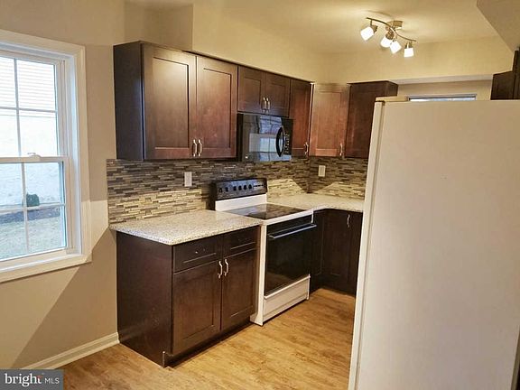2nd image of 260 Carlyn Ct
