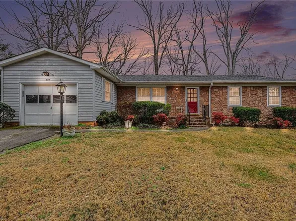 409 W Montcastle Dr, Greensboro, NC 27406