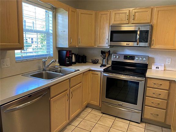 5th image of 1206 Villa Ln #128