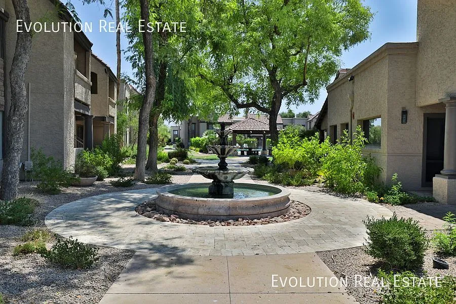 2 Bedroom / 2 Bathroom Condo - Deposit Free Move in! — Photo 3