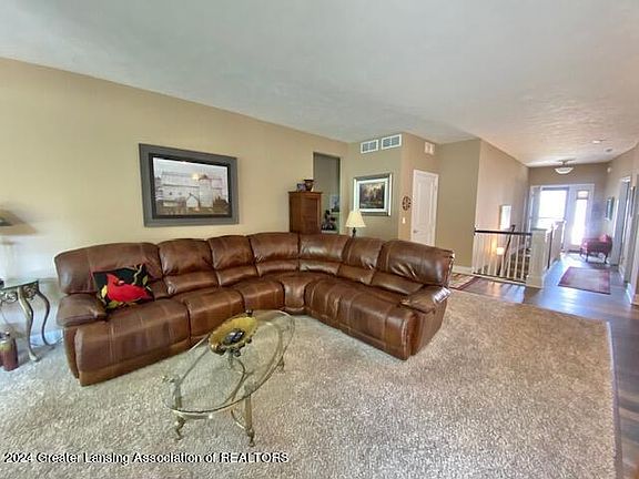 4th image of 7452 Cabot Ct