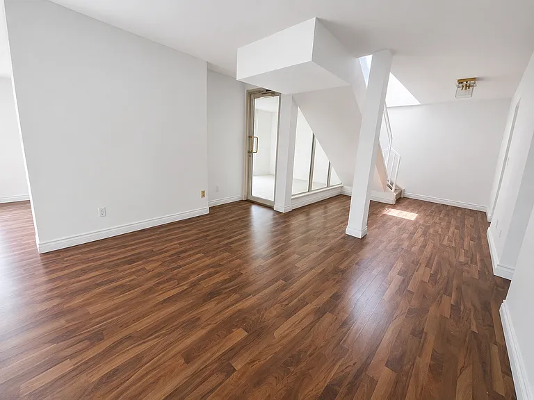 2628 Ash St #308 — Photo 2