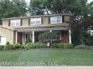 544 Perry Dr, Mount Laurel, NJ 08054
