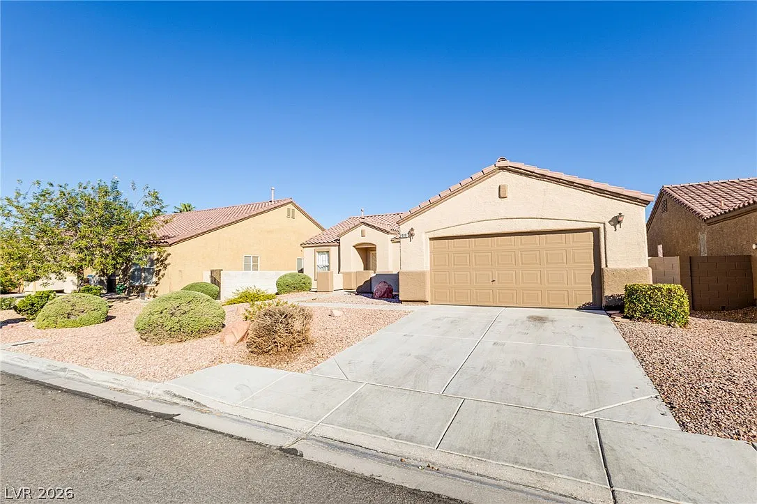 3 bed, 2.0 bath, 1725 sqft, $2,300 — Photo 3