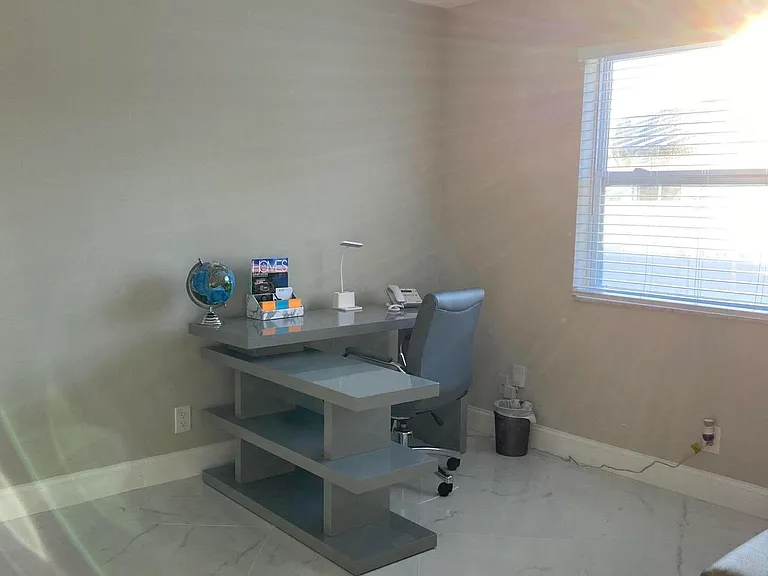 6220 SW 14th St — Photo 31