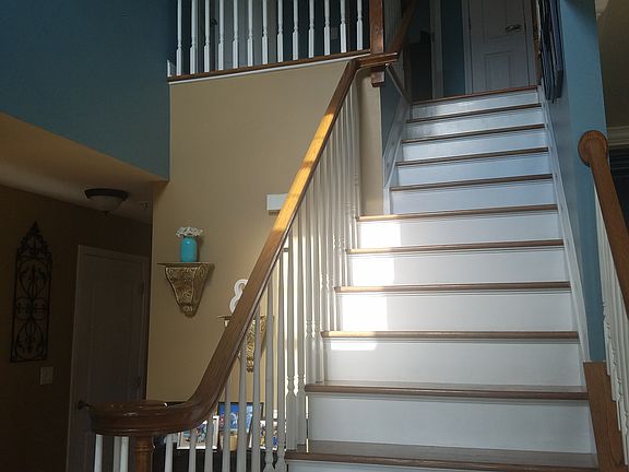 3rd image of 8 Blue Heron Dr