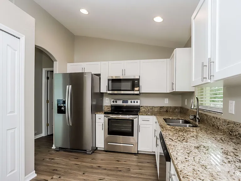 2550 Comet Ln — Photo 2