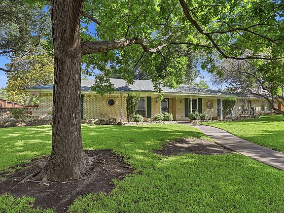 3rd image of 1512 Cliffbrook Dr